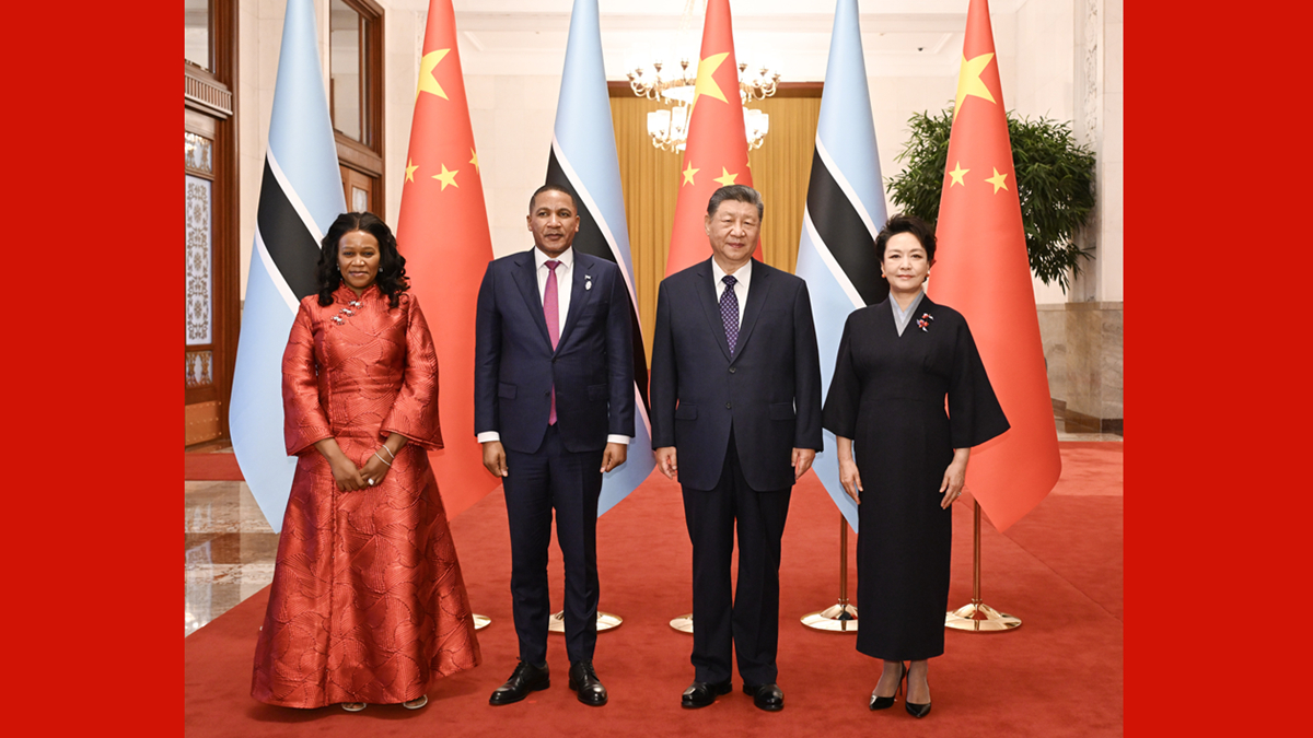 习近平同博茨瓦纳总统博科会谈